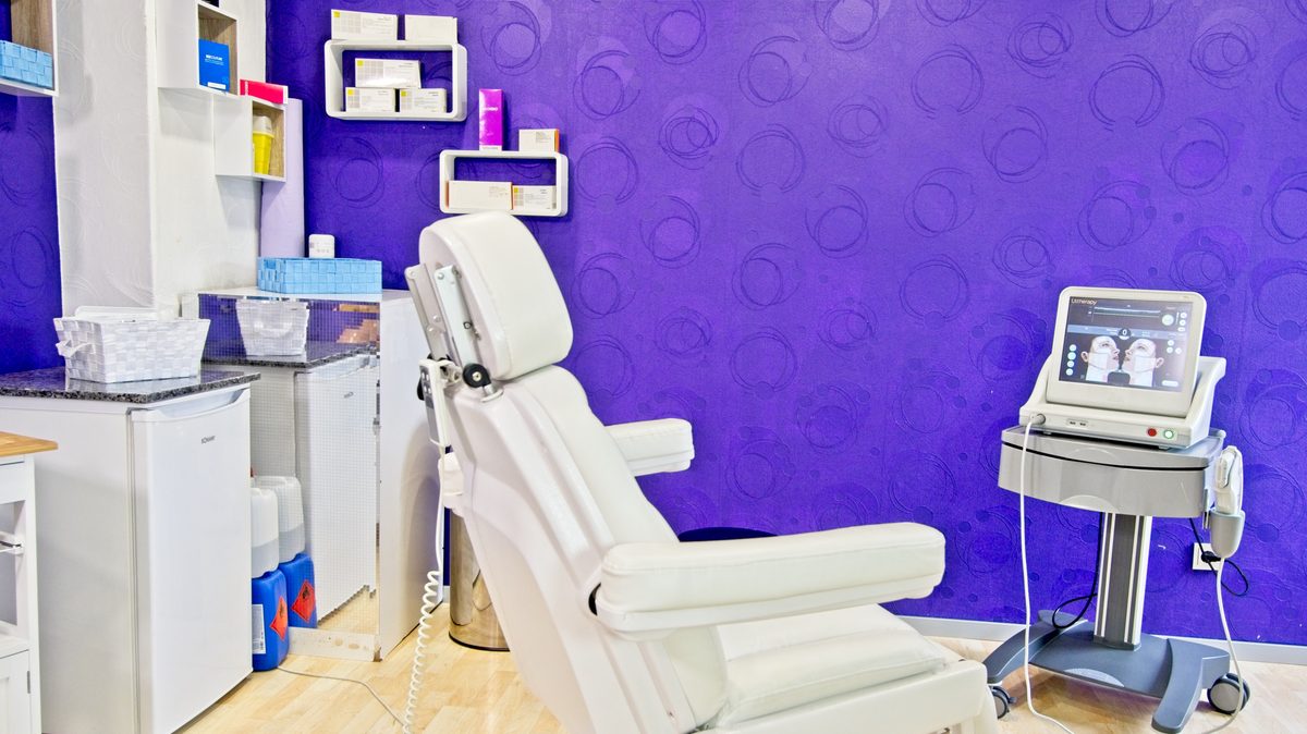 Équipement moderne du cabinet Epicure pour les soins esthétiques